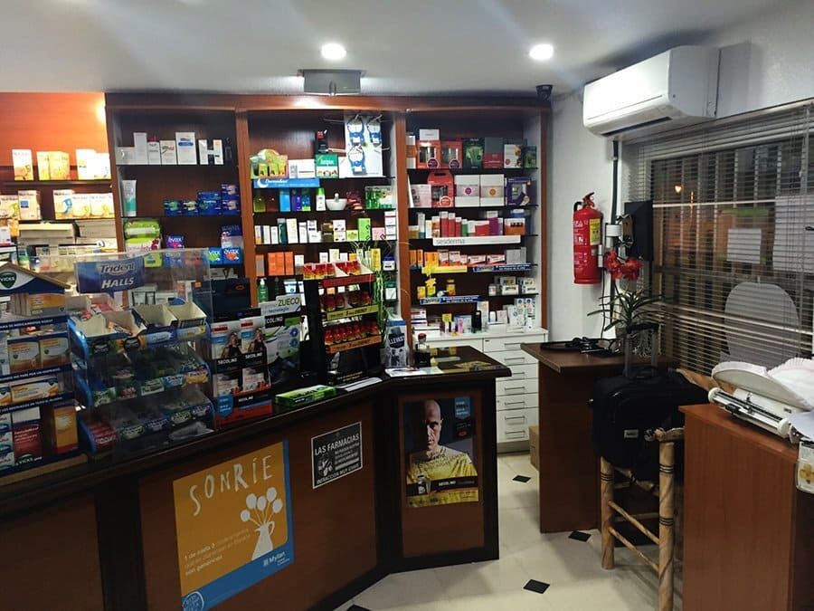 Farmacia Arenales del Sol instalaciones internas de la farmacia