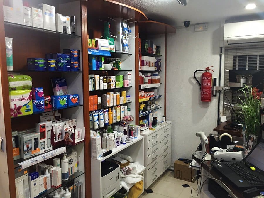 Farmacia Arenales del Sol medicamentos y equipos de cómputo de la farmacia